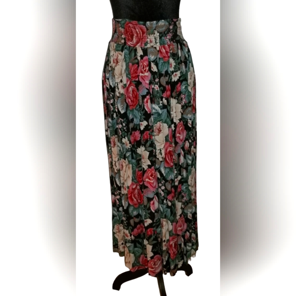 Karen Kane Floral midi skirt with wide elastic waistband.